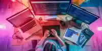 Desarrollador PHP escribiendo código